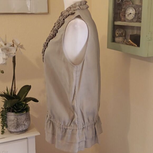 Zoe D. Ruffly Linen Top. Summer. Cruise - Picture 4 of 8